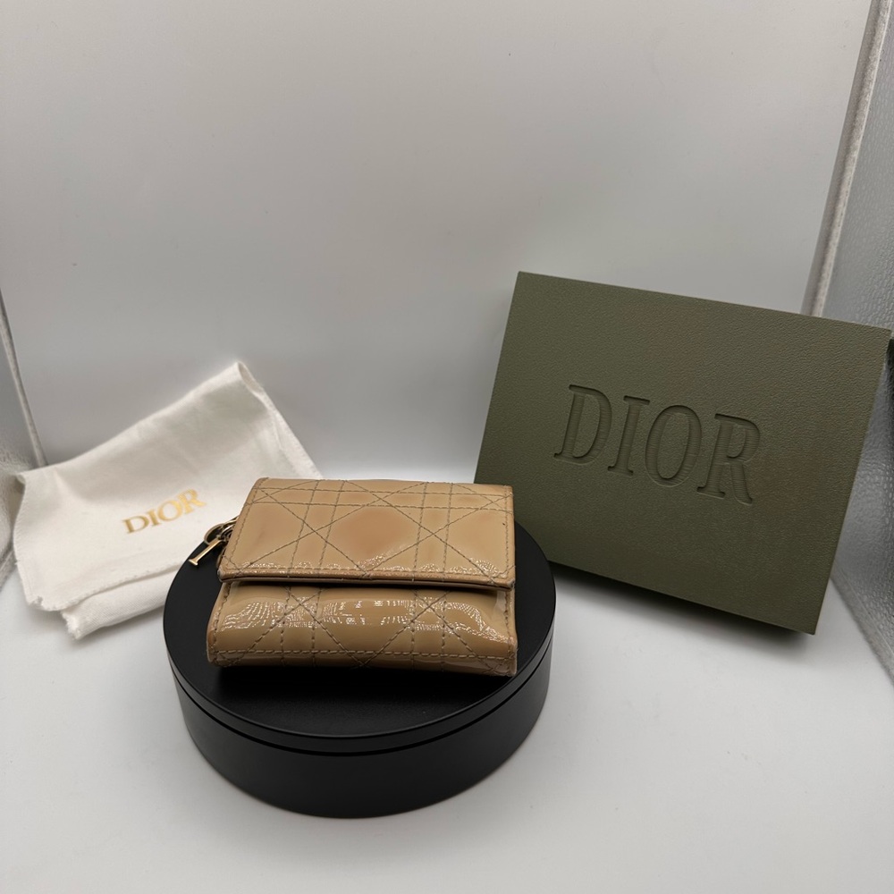 Dior Beige Patent Leather/Leather Trifold Wallet Made in Italy 43-MA-0290
